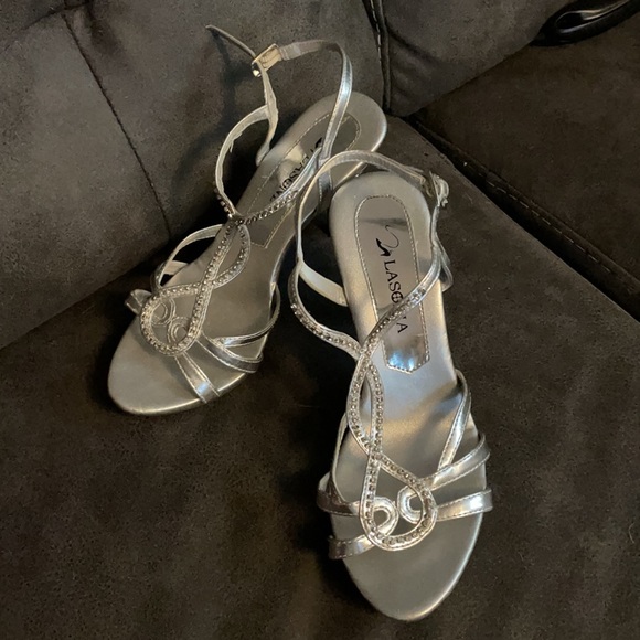 Lasonia, 3 1/2” silver sparkle heels, decorated with gems ✨✨✨size 6 1/2 - Picture 2 of 13